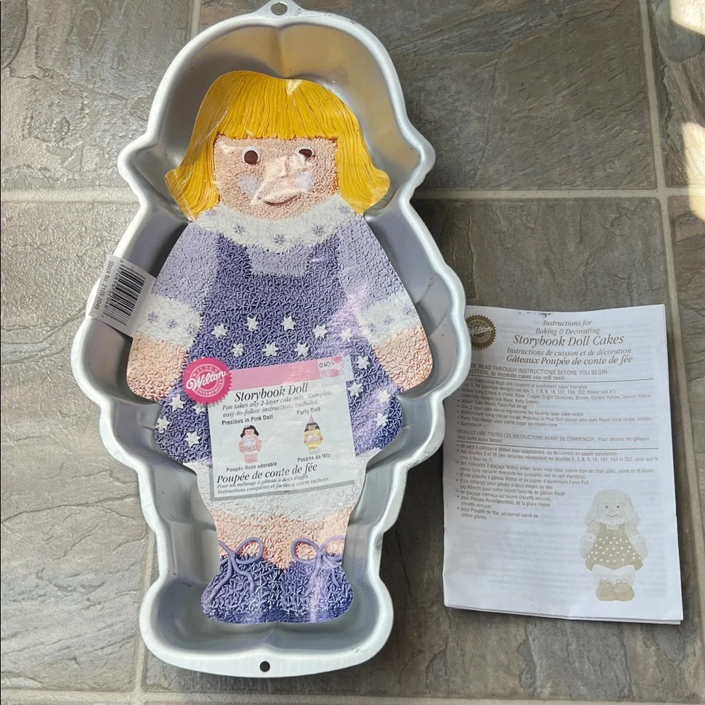 Vintage 2001 Wilton Aluminum Storybook Doll Cake Pan 2105-2048